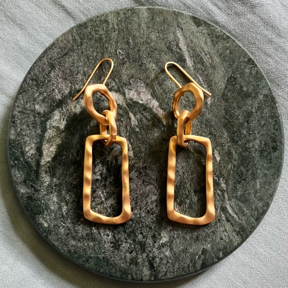 Contemporary Gold Color Earrings - Picture 1 of 2